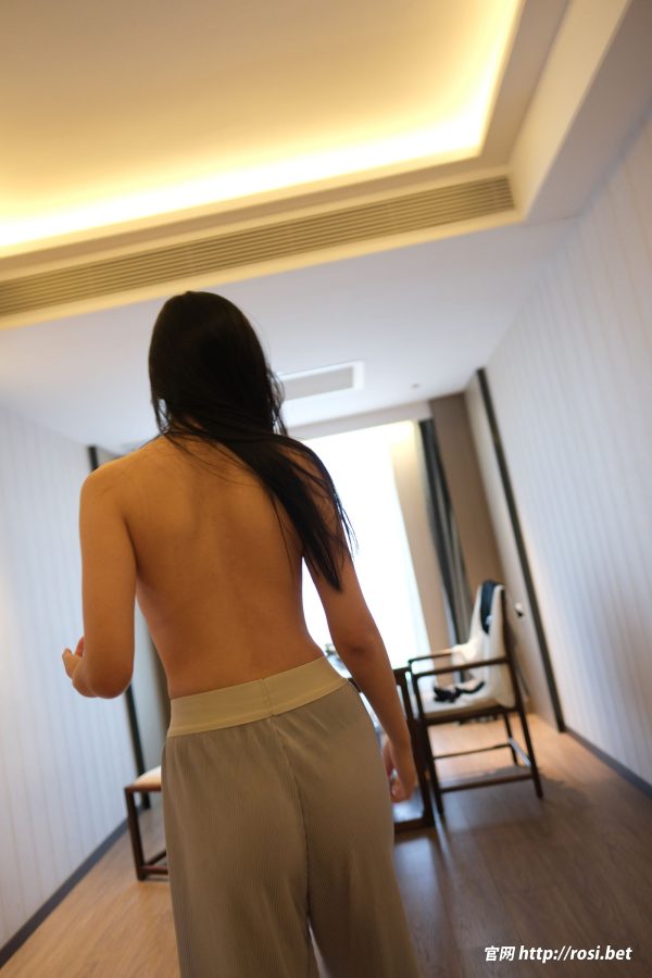 [ROSI美女图]2026.04.15 NO.5245-慕色阁
